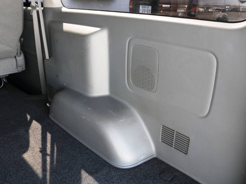 運転席側　荷室トリムの状態！