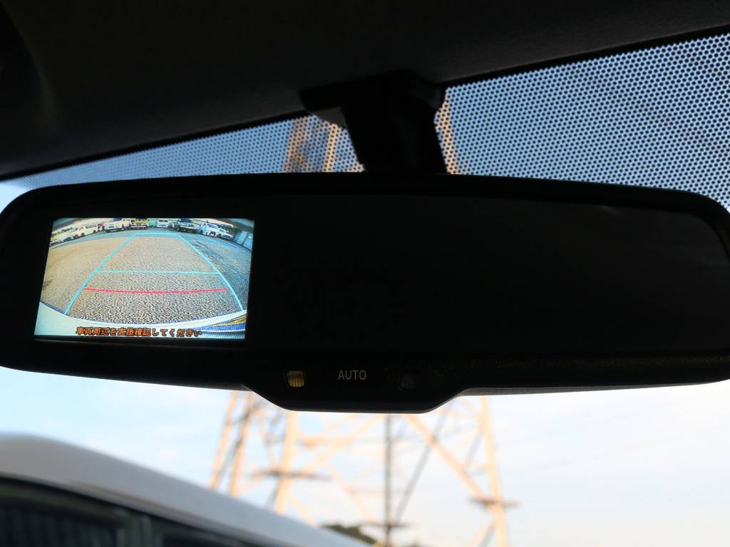 メーカーオプション　純正バックカメラ＋バックモニター内蔵自動防眩インナーミラー！