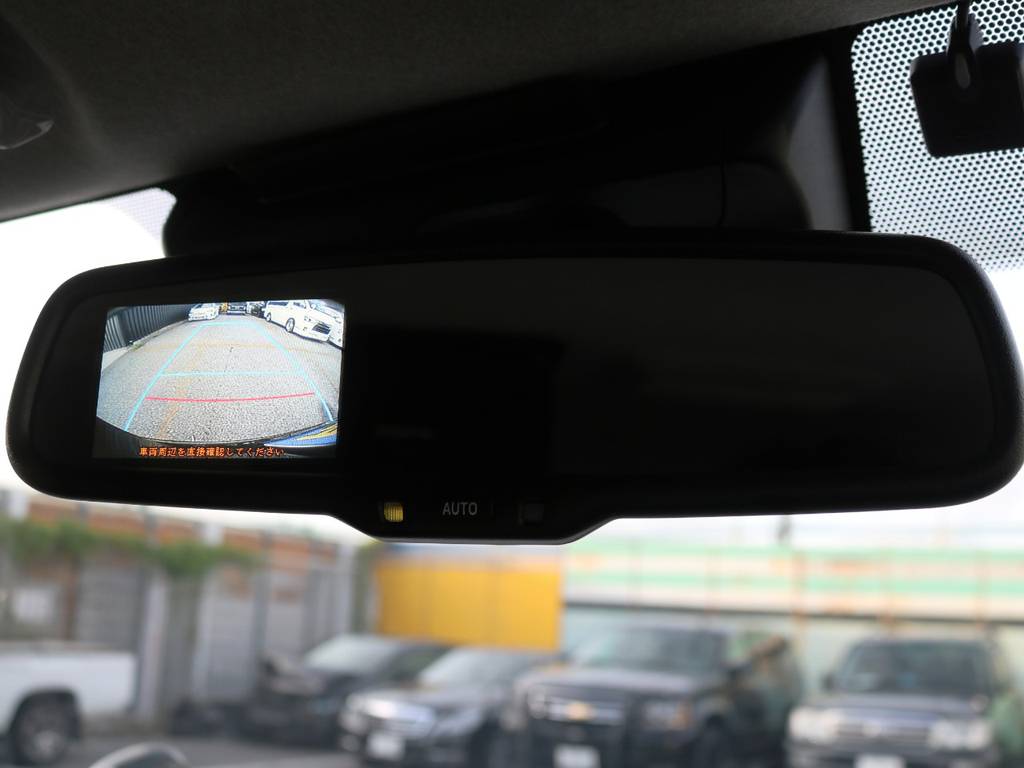 メーカーオプション　純正バックカメラ＋バックモニター内蔵自動防眩インナーミラー！