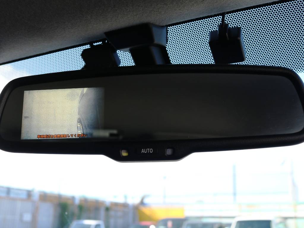 メーカーオプション　純正バックカメラ＋バックモニター内蔵自動防眩インナーミラー！