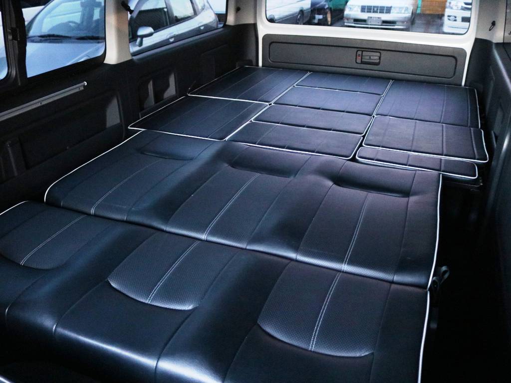 フルフラット展開でベッドや、トランポなどにお使い頂ける内装アレンジ車両となります！