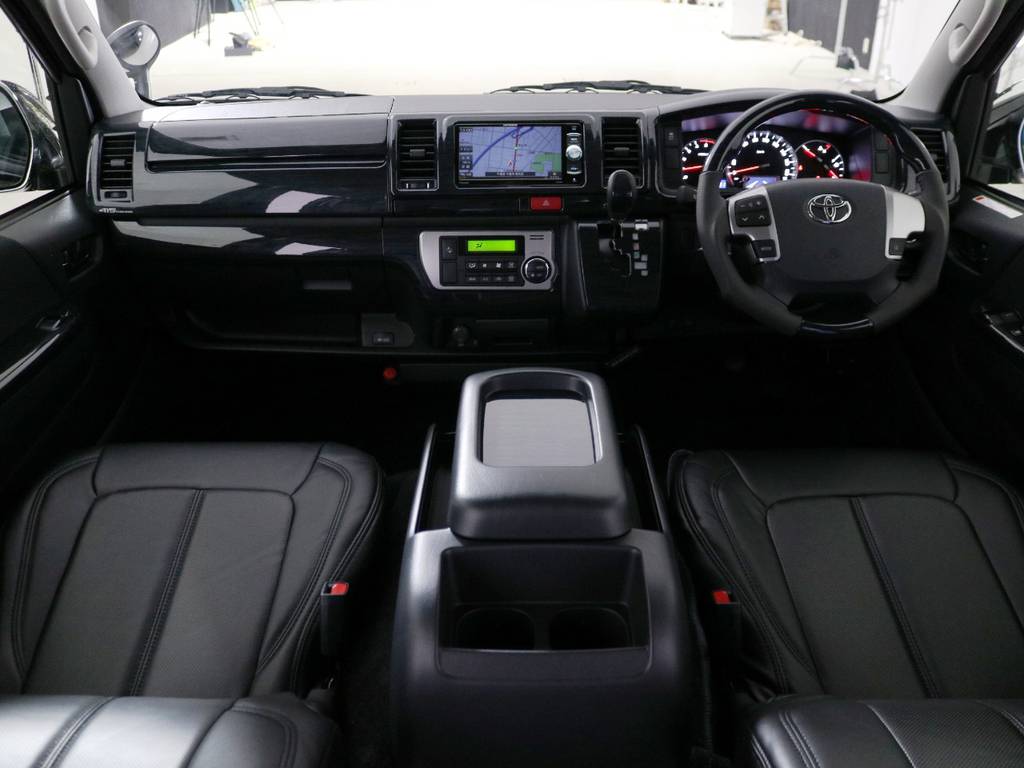 ４１５コブラ製アイテムで、内外装をカスタムしたパッケージ車両♪
