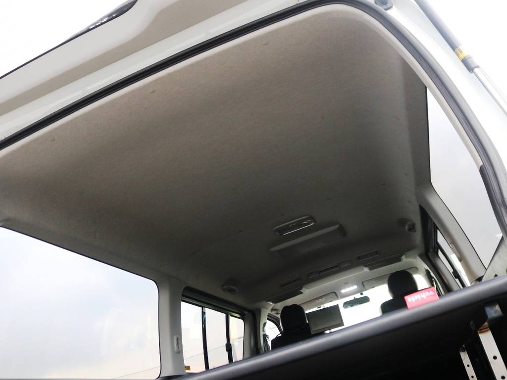 天井の状態！天張りや荷室のトリム（壁）には目立つ大きな傷等はございません。内外装非常に綺麗な一台です♪