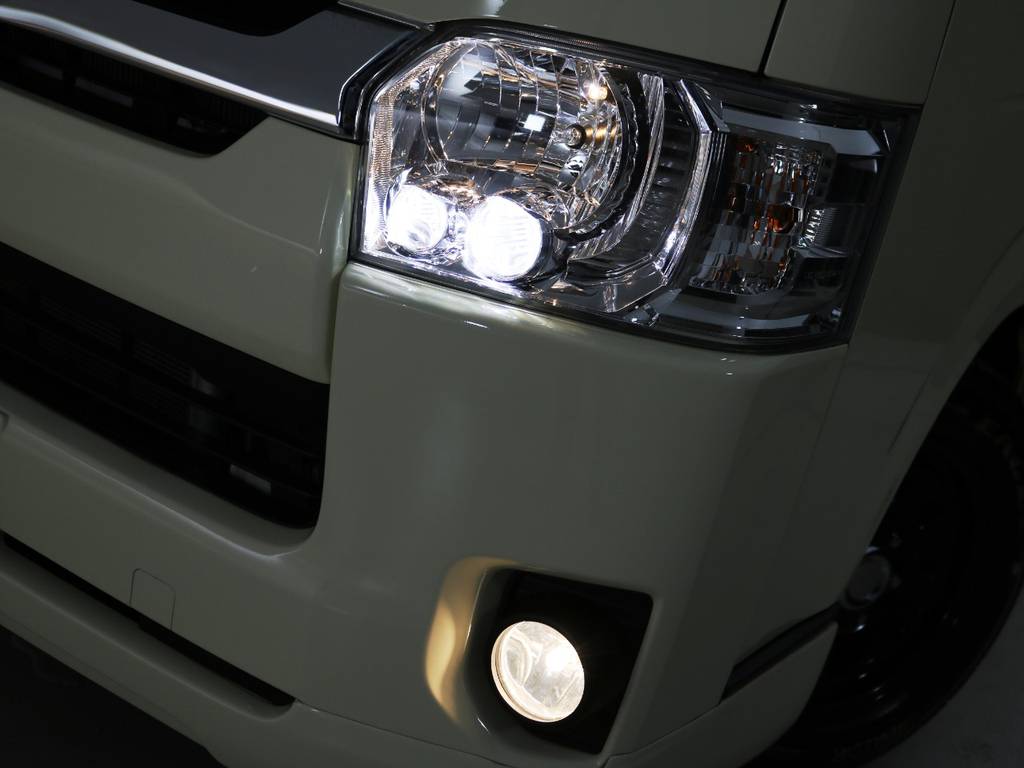 メーカーオプション　ＬＥＤヘッドライト完備♪