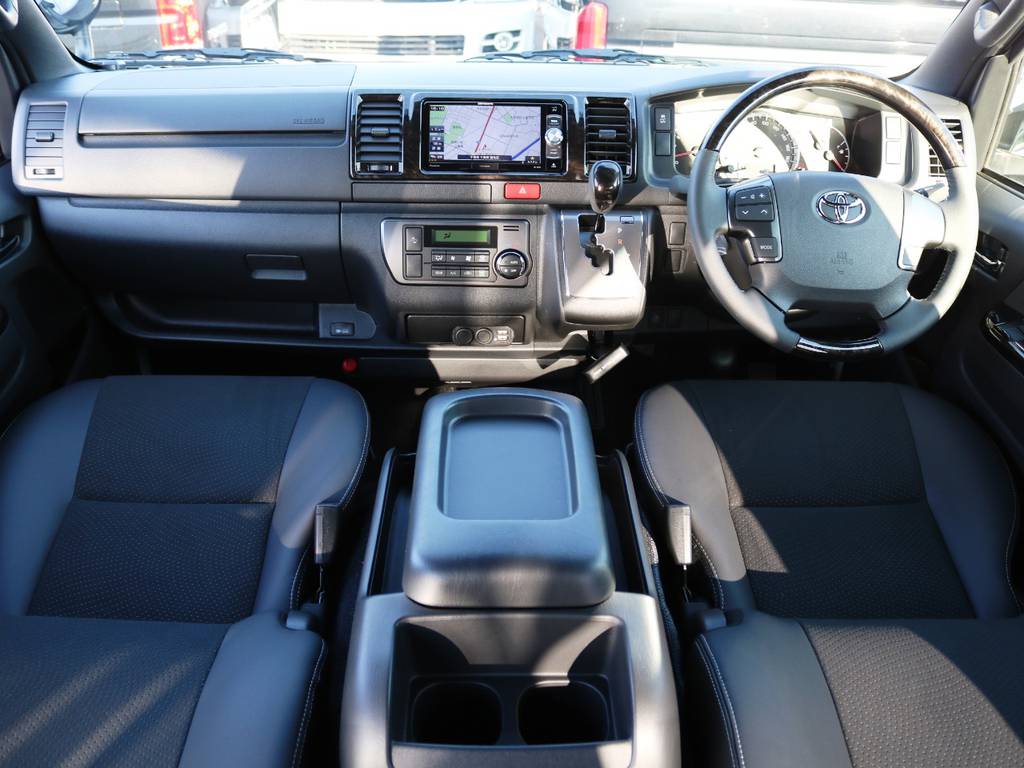 特別仕様車【ダークプライムⅡ】をベースにライトカスタムを施した一台♪