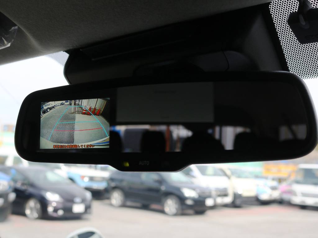 メーカーオプション　純正バックカメラ＋バックモニター内蔵自動防眩インナーミラー！