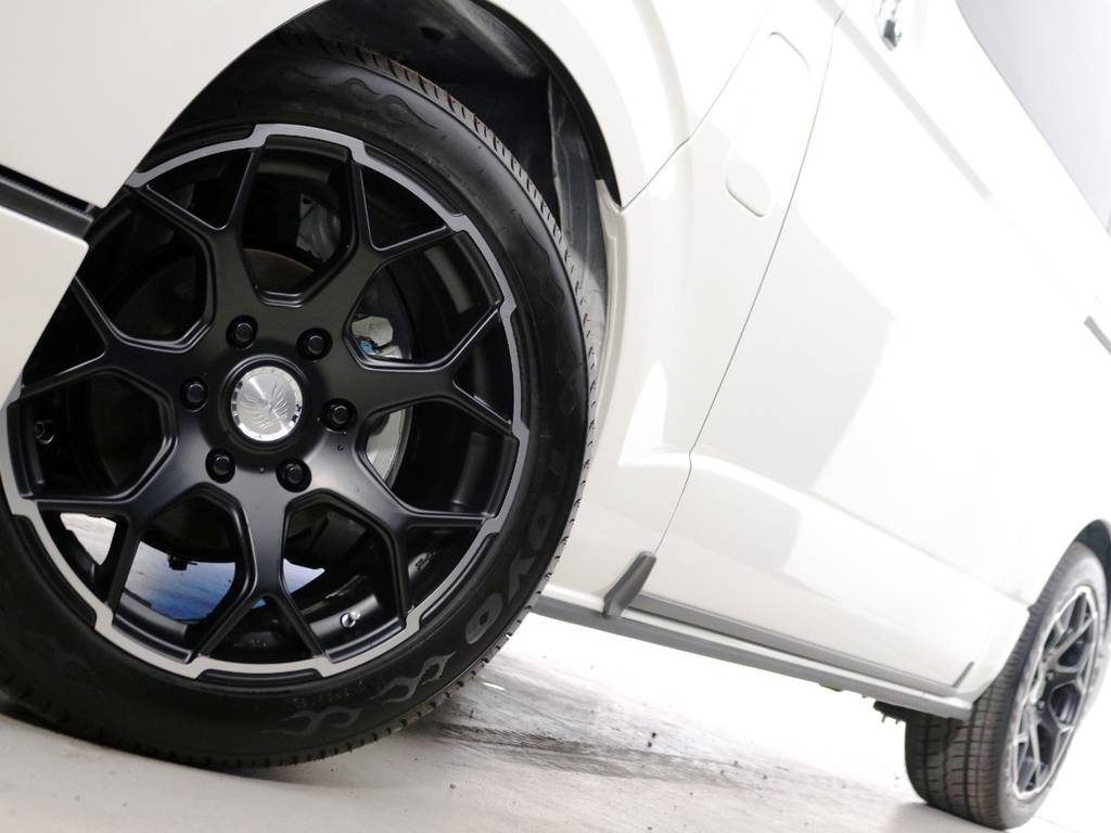 フェニーチェ　ＭＸ－１　１８インチアルミホイール！車検対応のＴＯＹＯ　Ｈ２０タイヤ装着済みとなっております♪