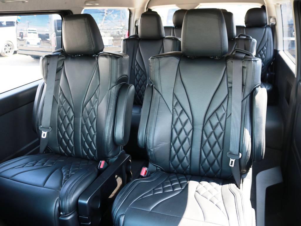 オットマン付きキャプテンシート×４脚＋ロングスライドレールを装備した特別架装車【ファインテックツアラー】！