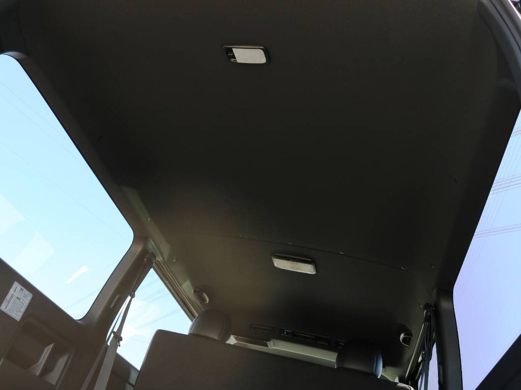 特別仕様車　ダークプライムⅡは、天井やトリム（車内の壁）等がブラックカラーとなっており、高級感のある内装となっております♪