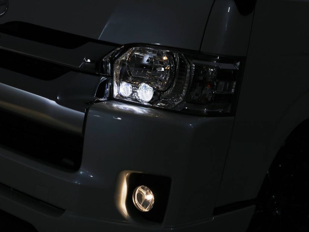 メーカーオプション　ＬＥＤヘッドライト！