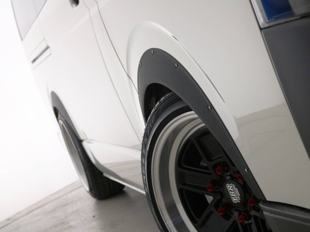 ＥＳＳＥＸ　ビス止め風　２５ｍｍオーバーフェンダー！