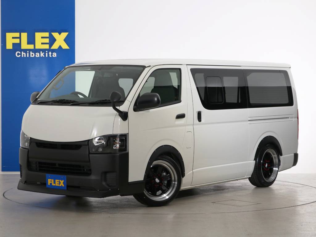 新車未登録ハイエースバン　ＤＸ　５速ＭＴ　ガソリン２ＷＤ　スポーツカスタムパッケージ！