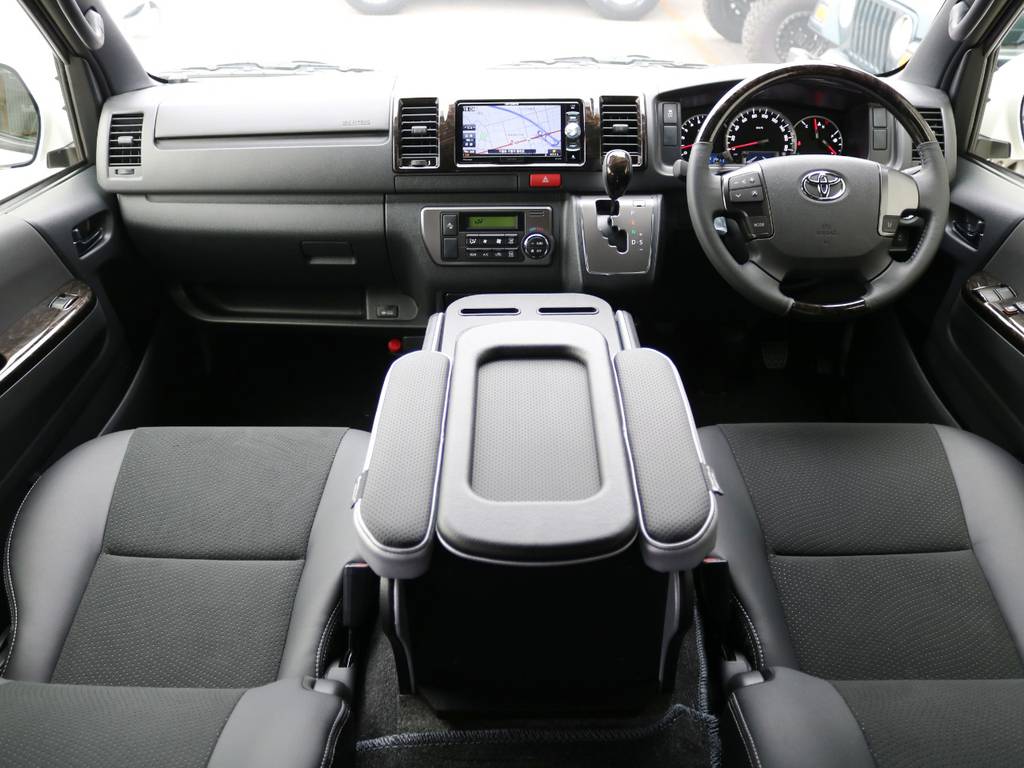 内外装カスタム済みの、特別仕様車【ダークプライムⅡ】♪