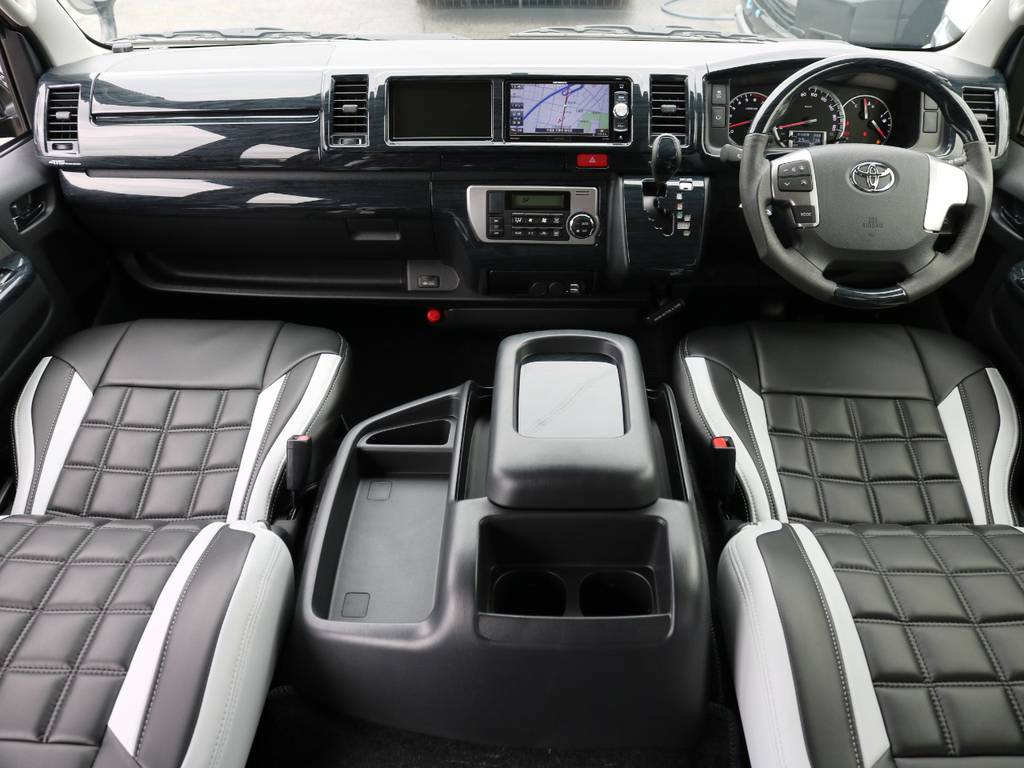 内外装にカスタムを施した特別架装車【ファインテックツアラー】が入庫致しました♪