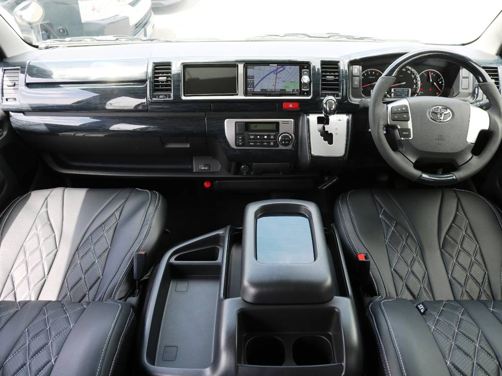 内外装ライトにカスタムを施した特別架装車【ファインテックツアラー】が入庫致しました♪