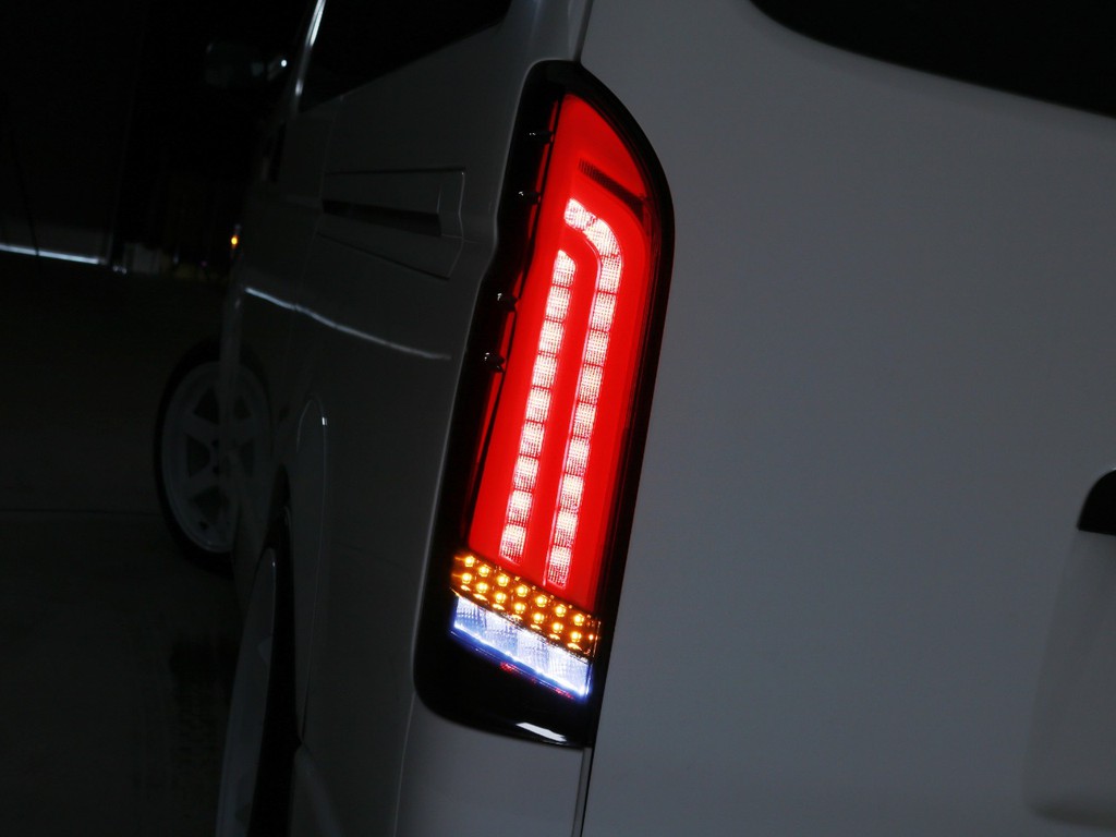 ヴァレンティ　ＬＥＤテールランプ　ＲＥＶＯ！