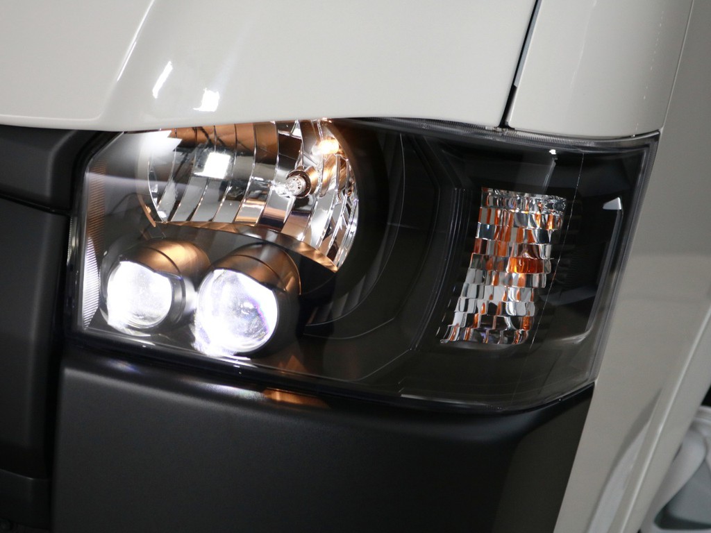 メーカーオプション　ＬＥＤヘッドランプ！インナーブラック加工済み♪