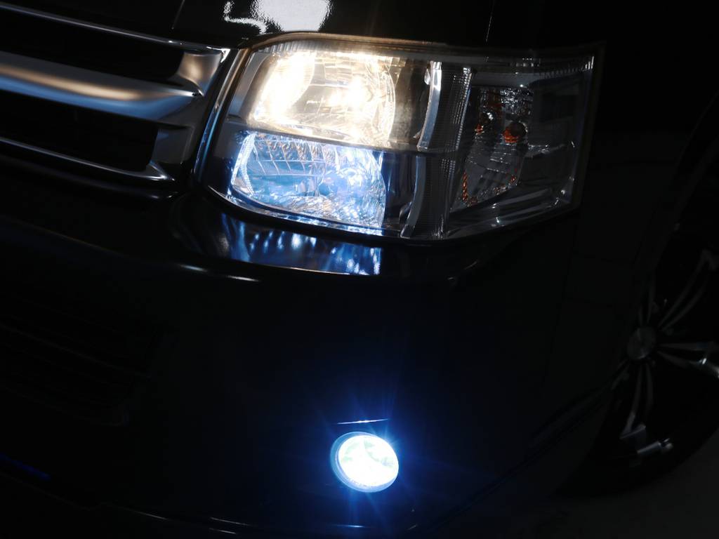 ＨＩＤヘッドランプ♪フォグランプもＬＥＤに取り替え済みです！