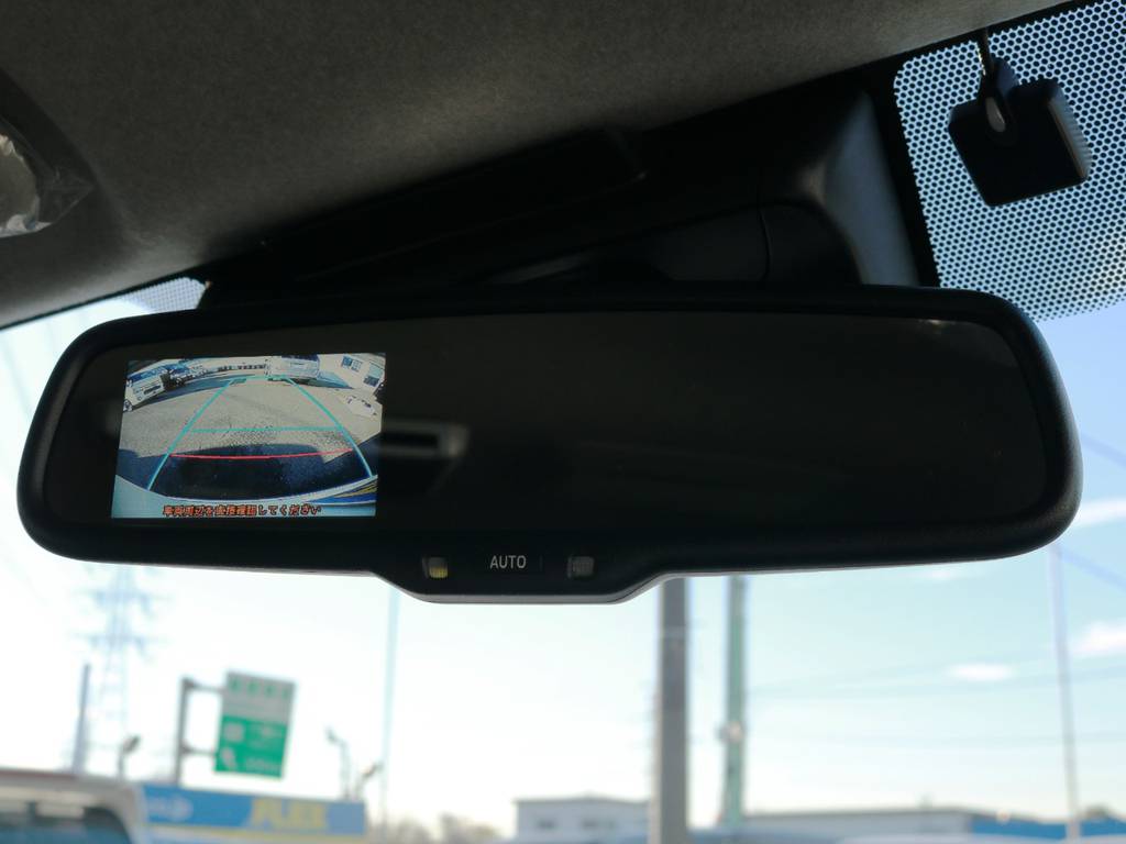 メーカーオプション　バックモニター内蔵自動防眩インナーミラー！