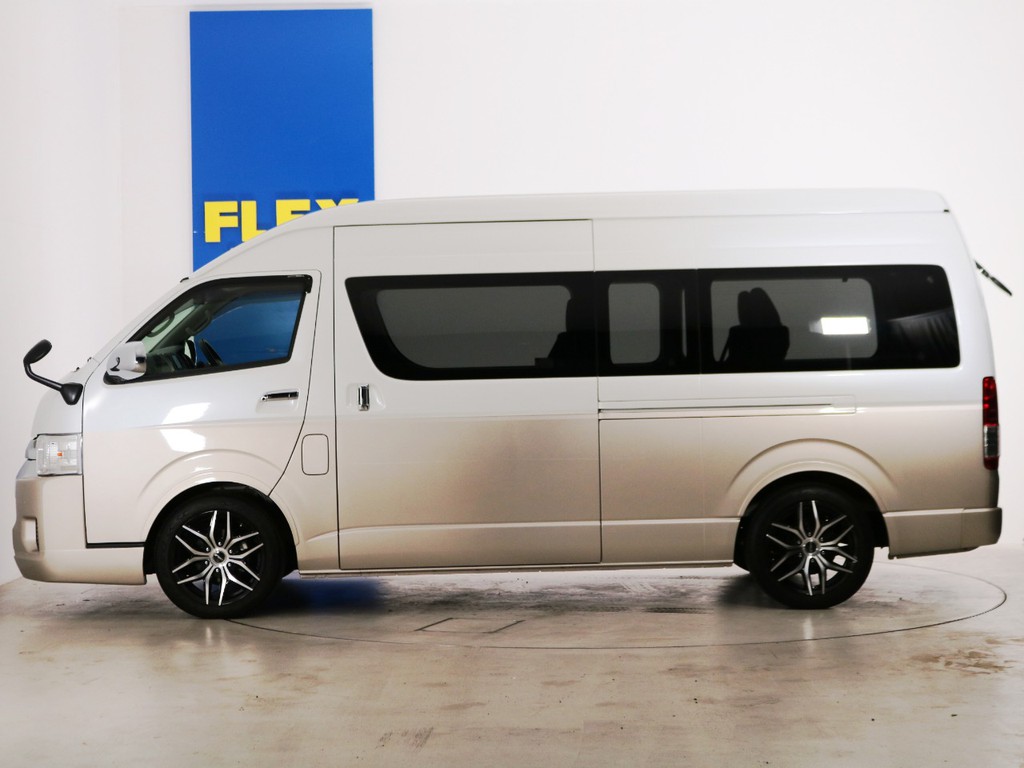 ノーマル車高のお車となります。ローダウン等、追加のカスタムもお任せください！
