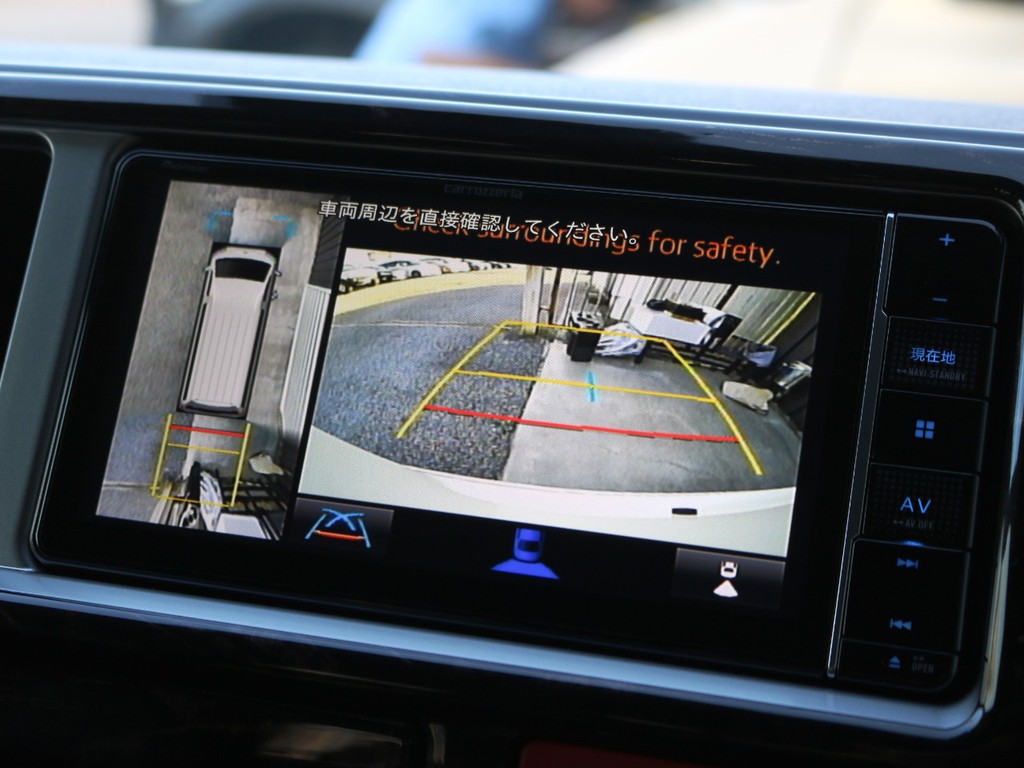 メーカーオプション　パノラミックビューモニター！車体を上から見たような映像をナビに映し出します♪