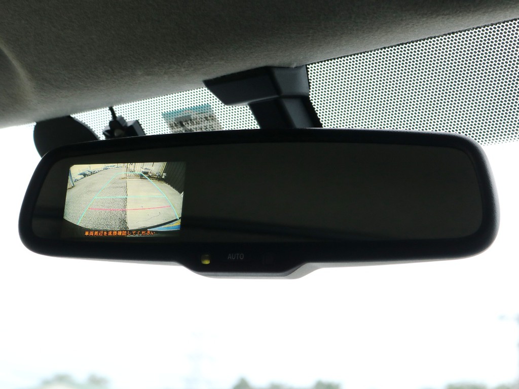 メーカーオプション　バックモニター内蔵自動防眩インナーミラー！