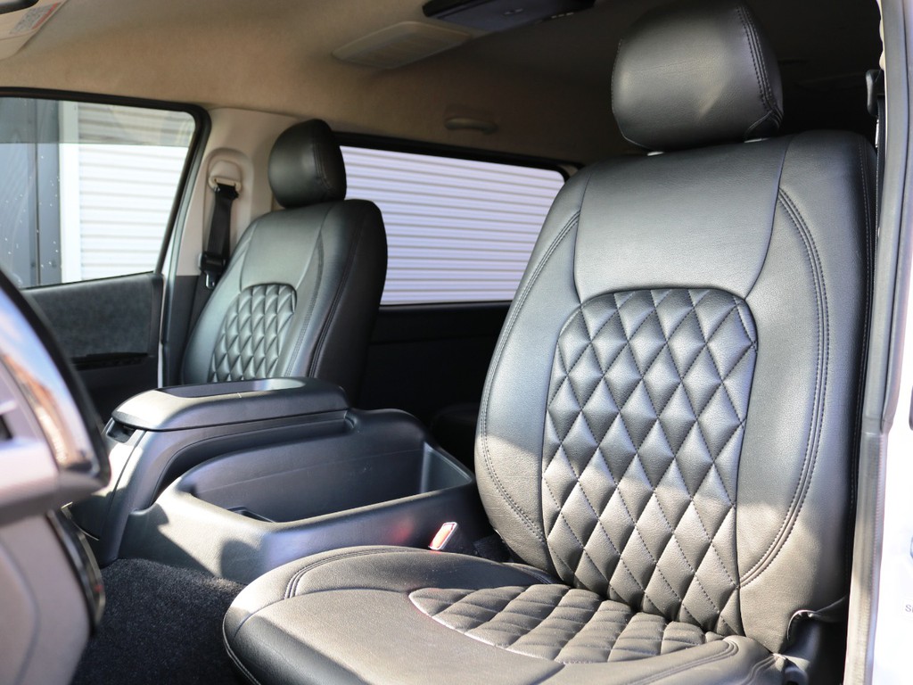 全席　黒革調シートカバー装着済み♪