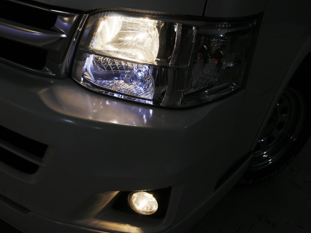 メーカーオプション　ＨＩＤヘッドランプ！