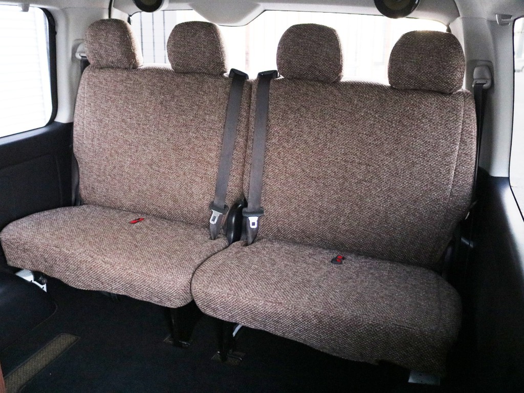 ４列目は２人掛けシート×２脚！