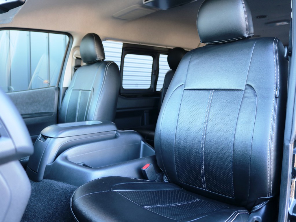 全席　黒革調シートカバー装着済み♪