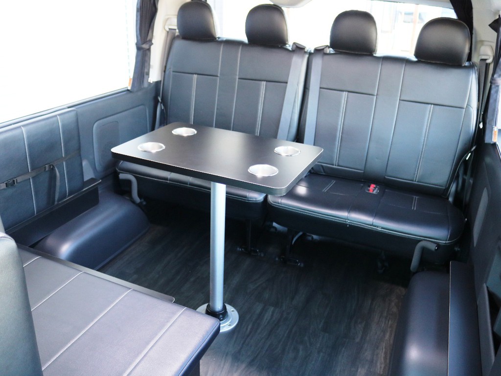 脱着可能なセンターテーブルを囲んでのリビング展開も可能です♪