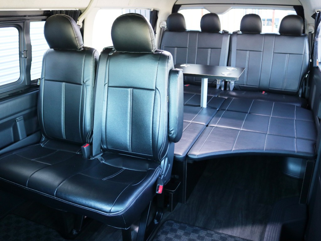 ベッドキットや脱着式センターテーブルを装備した内装架装済みワゴンＧＬ！