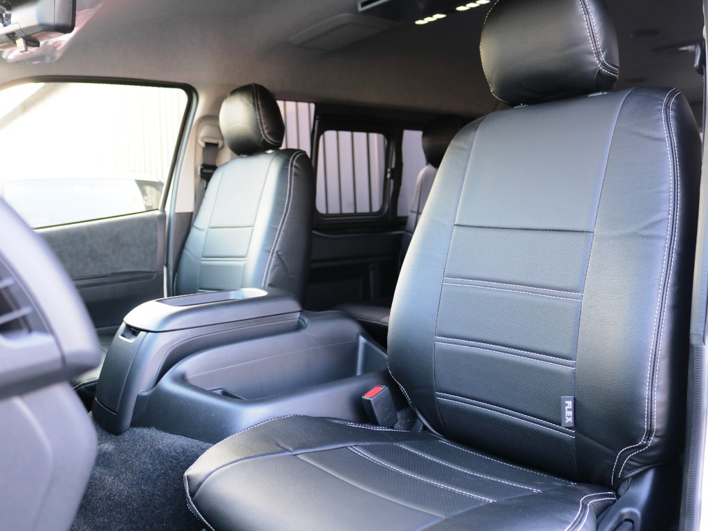 全席　黒革調シートカバー装着済み♪