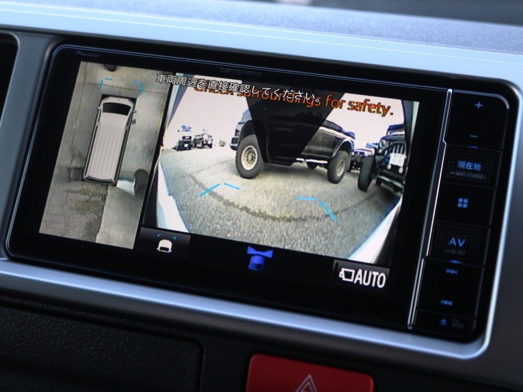 メーカーオプション　パノラミックビューモニター！車体を上から見たような映像をナビに映し出します♪