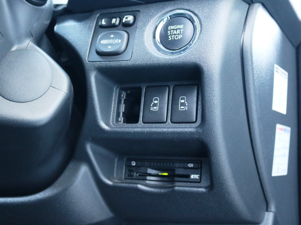 メーカーオプション　プッシュスタートシステム＆両側　パワースライドドア！ＥＴＣもビルトインにて取り付け済み♪