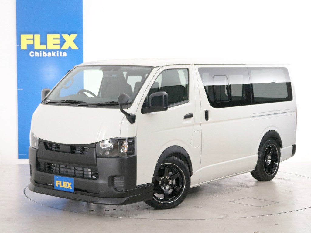 新車未登録　ハイエースバン　ＤＸ　５速ＭＴ　ガソリン２ＷＤ　６人乗り　スポーツカスタムＰＫＧ！