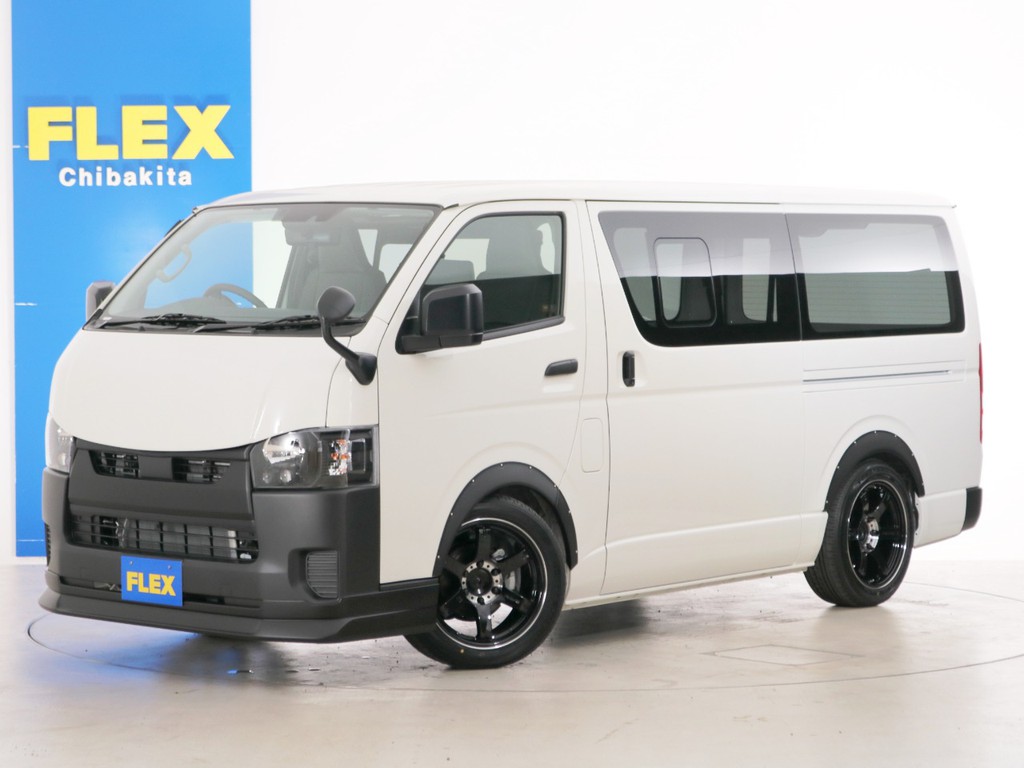 新車未登録　ハイエースバン　ＤＸ　５速ＭＴ　ガソリン２ＷＤ　スポーツカスタムＰＫＧ！