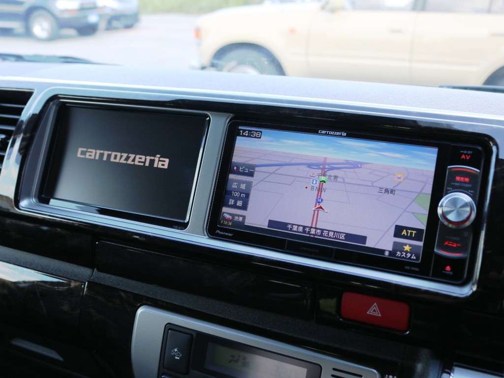 カロッツェリア　メモリーナビ！ＤＶＤ再生可能・フルセグＴＶ対応♪ナビ隣には、カロッツェリア製サブモニターを完備！