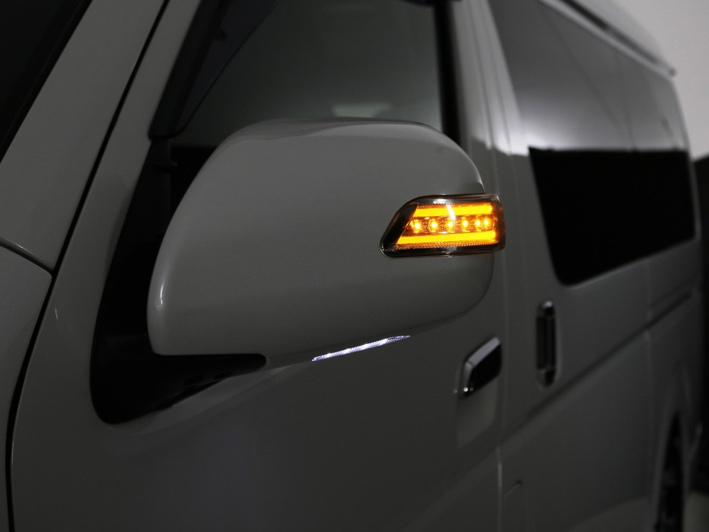 ヴァレンティ　ＬＥＤウィンカーミラー♪