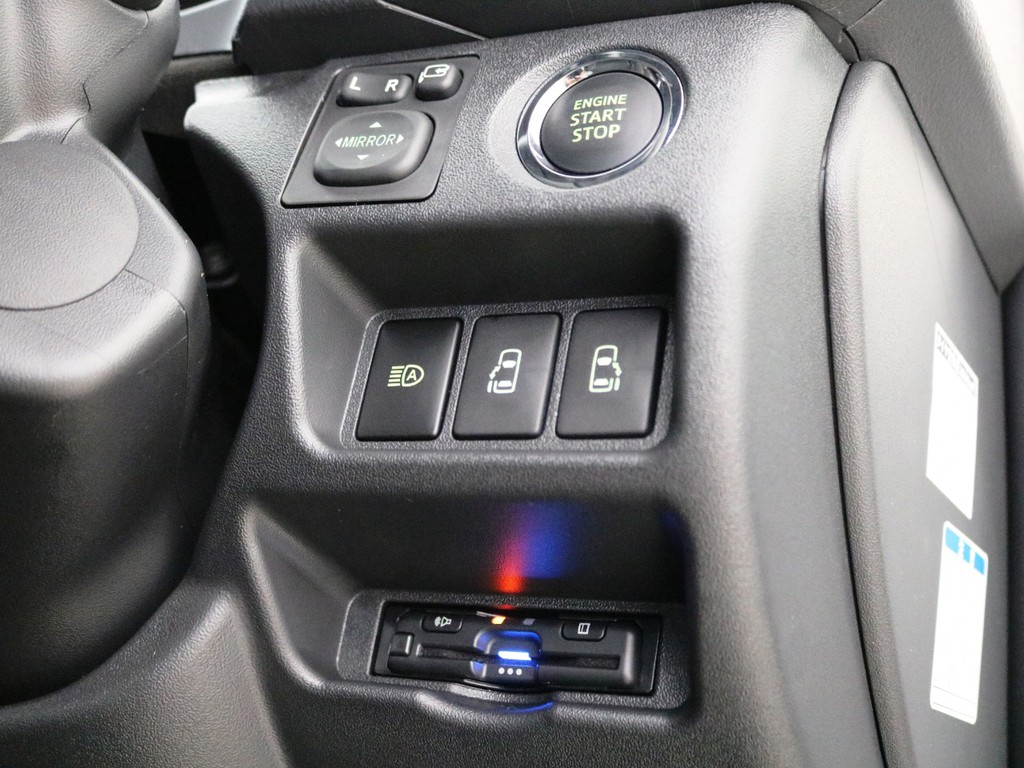 プッシュスタートシステム標準装備！メーカーオプションの両側パワースライドドアも装備されております♪