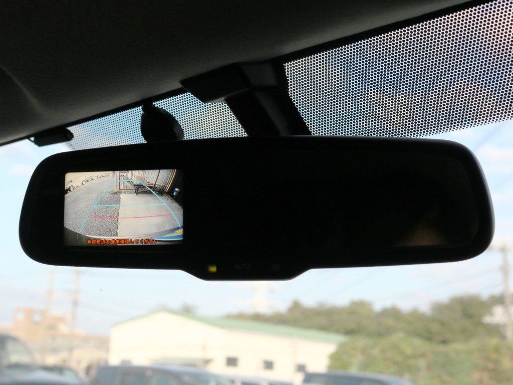 メーカーオプション　バックモニター内蔵自動防眩ミラー！