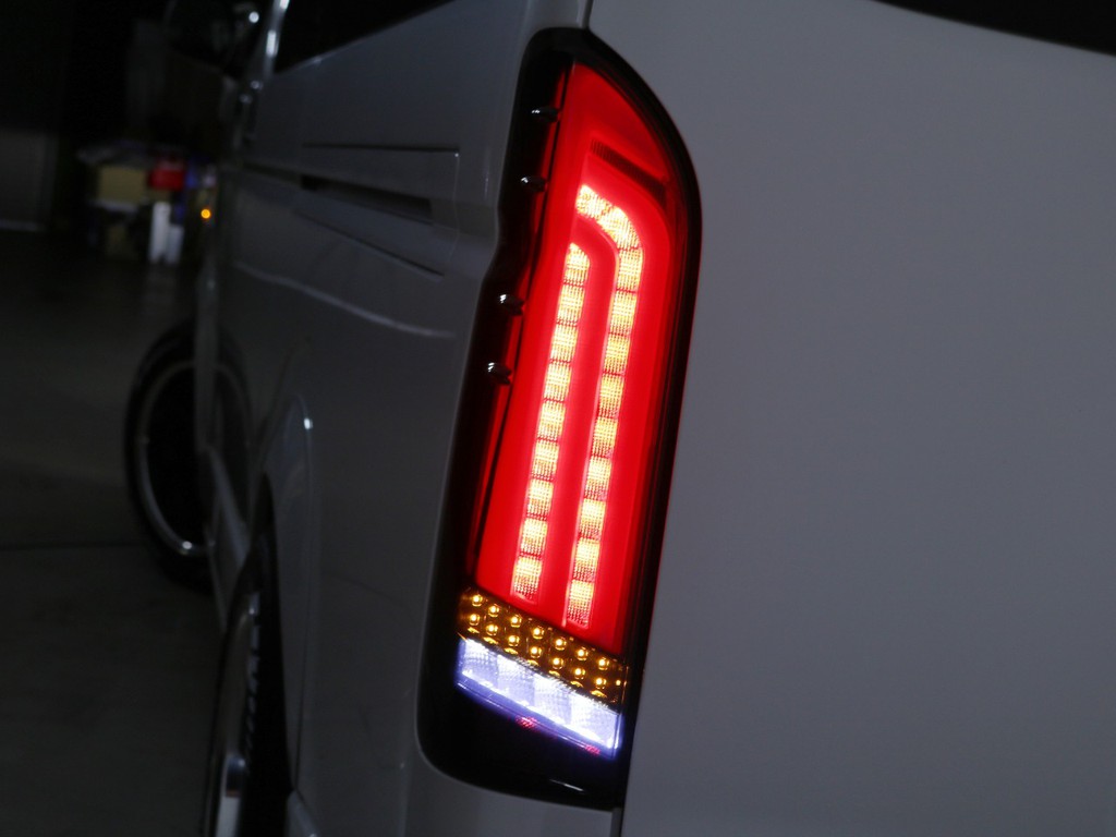 ヴァレンティ　ＬＥＤテールランプ　ＲＥＶＯ♪