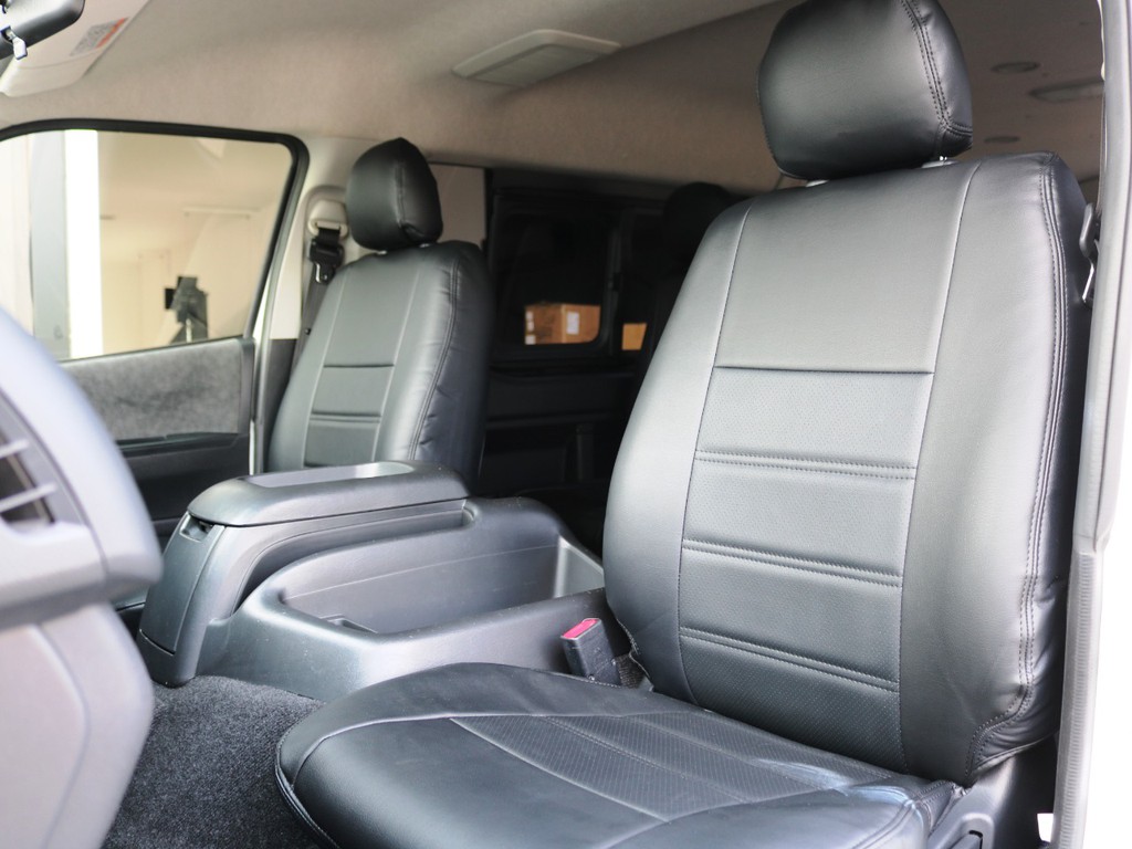 新品　黒革調シートカバー装着済み♪