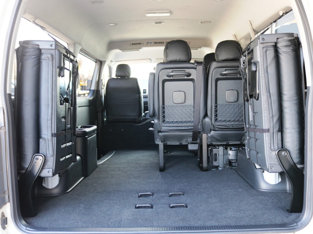 両側収納すればラゲージスペースの確保も可能です♪