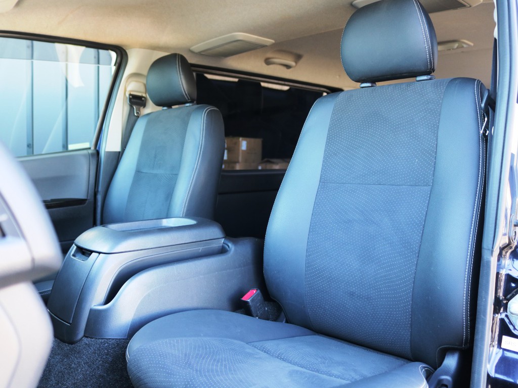 ダークプライム専用装備　全席ハーフレザーシート♪