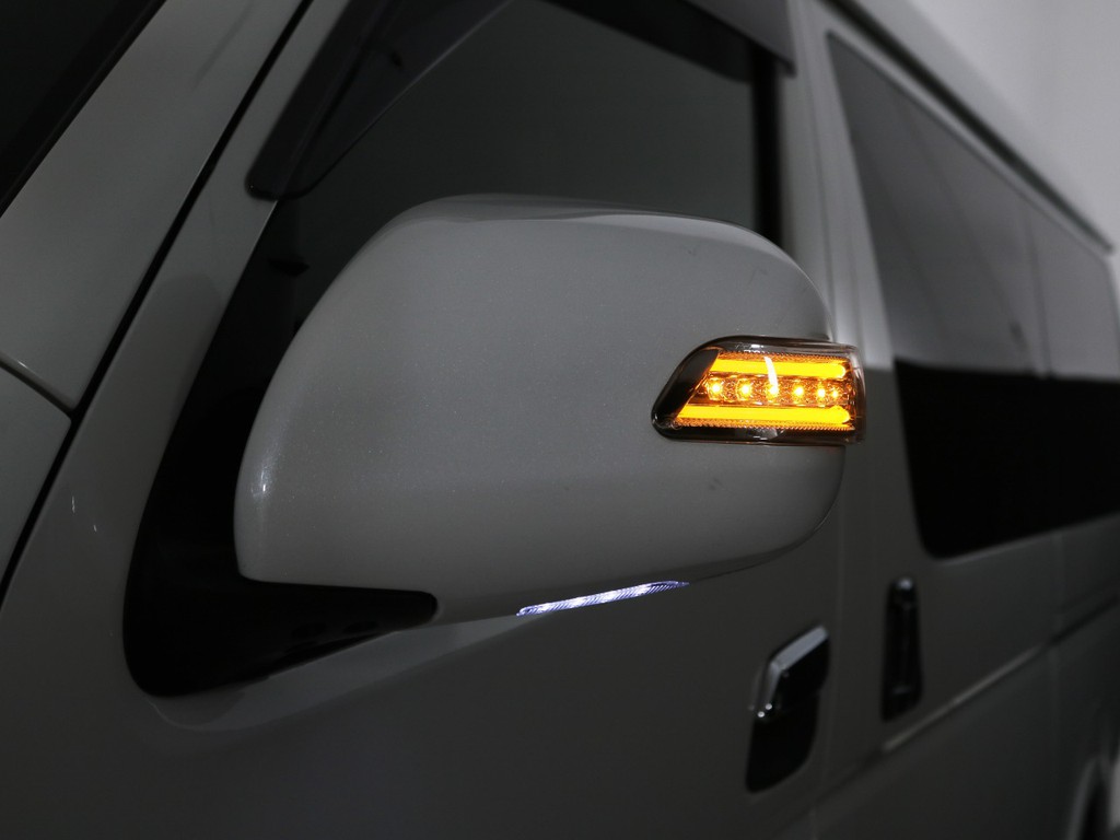ヴァレンティ　ＬＥＤウィンカーミラー♪