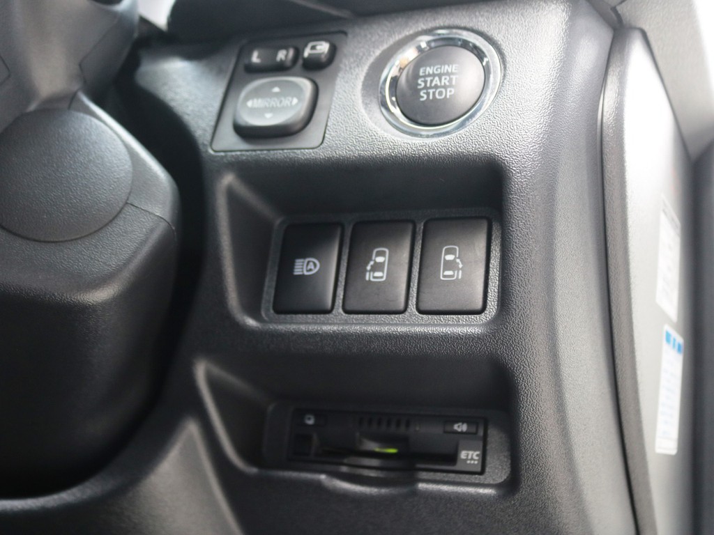 プッシュスタートシステム標準装備！メーカーオプションのパワースライドドアも装備されております♪