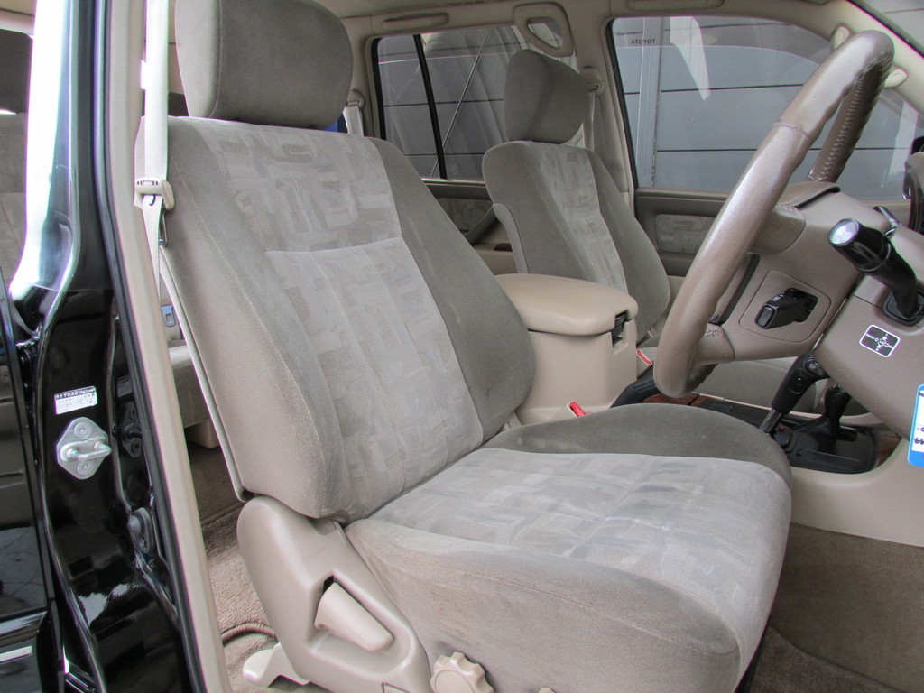 運転席も切れ等も無くＧＯＯＤコンディションです。