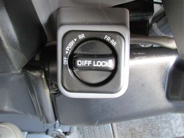 新車時オプションのデフロックも付いています♪
