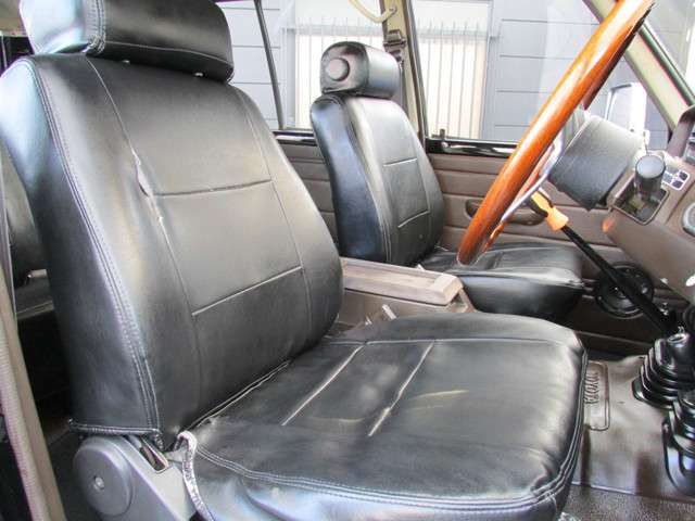 運転席シートもシートカバーが付いていますので汚しても拭けますね！